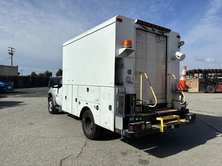 2011-ford-f550-image-4