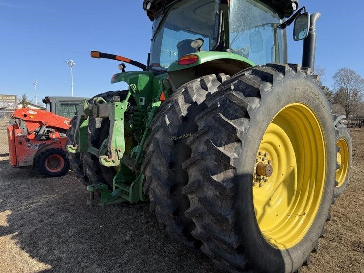 john-deere-8235r-image-3