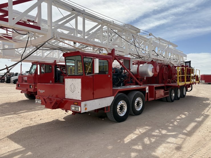 2007-rig-works-mustang-550-dd-5-axle-well-service-rig-image-5