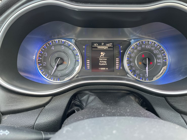 #1524-•-2016-chrysler-200-(has-mn-title)-image-24