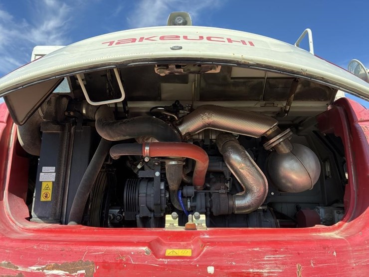 2017-takeuchi-tb2150-image-24