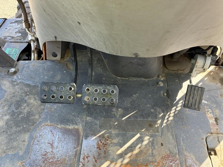 2019-case-580sn-image-24