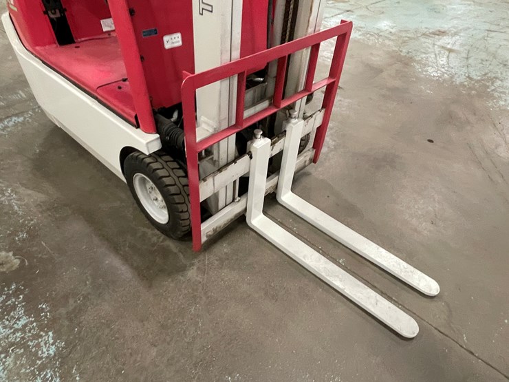 #183-•-toyota-7-runner-electric-forklift-image-27