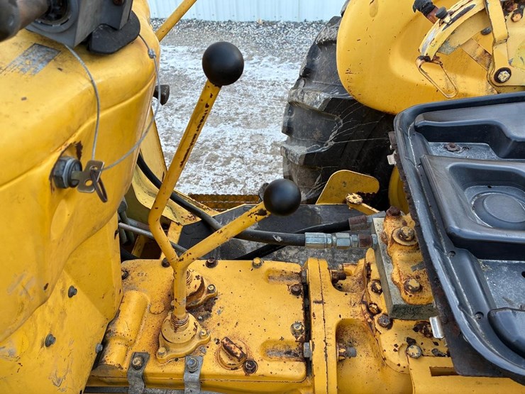 new-holland-345d-image-21