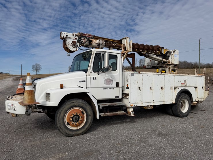 2002-freightliner-fl70-image-1