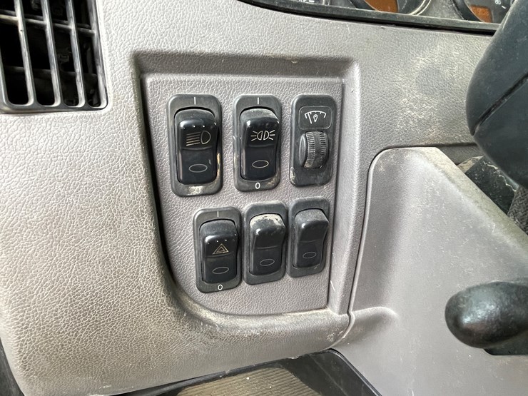 2018-peterbilt-337-image-80