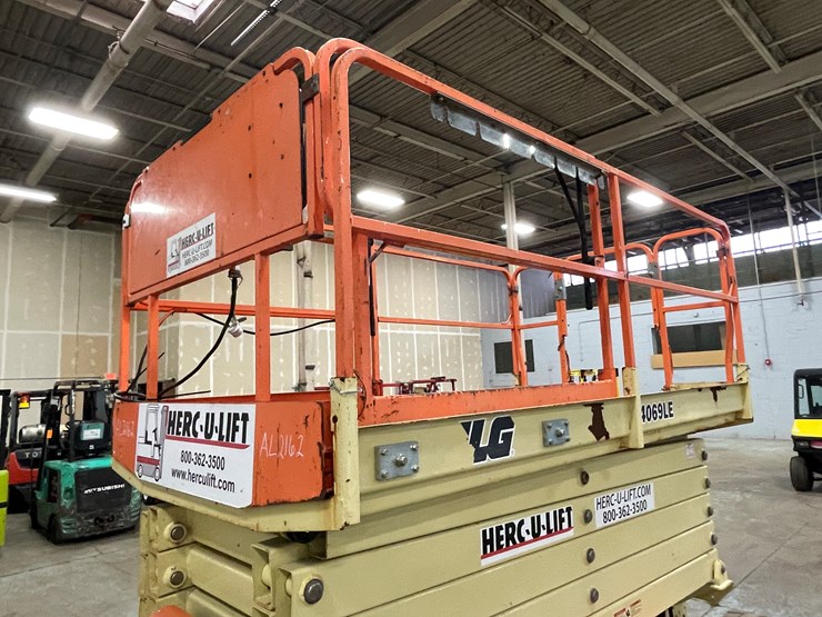 2012-jlg-4069le-image-9