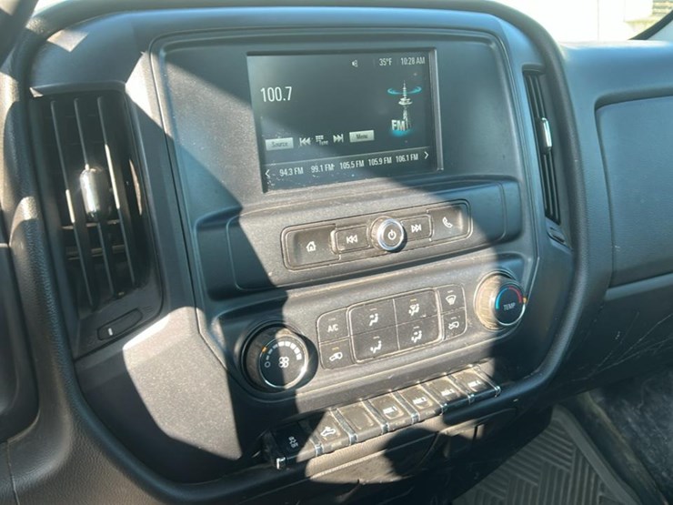 2017-chevrolet-silverado-3500hd-image-21