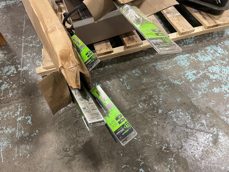 #7663-•-(2)-shop-heaters-and-greenlee-54"-long-x-1/4"-diameter-drill-bit-extensions-image-9