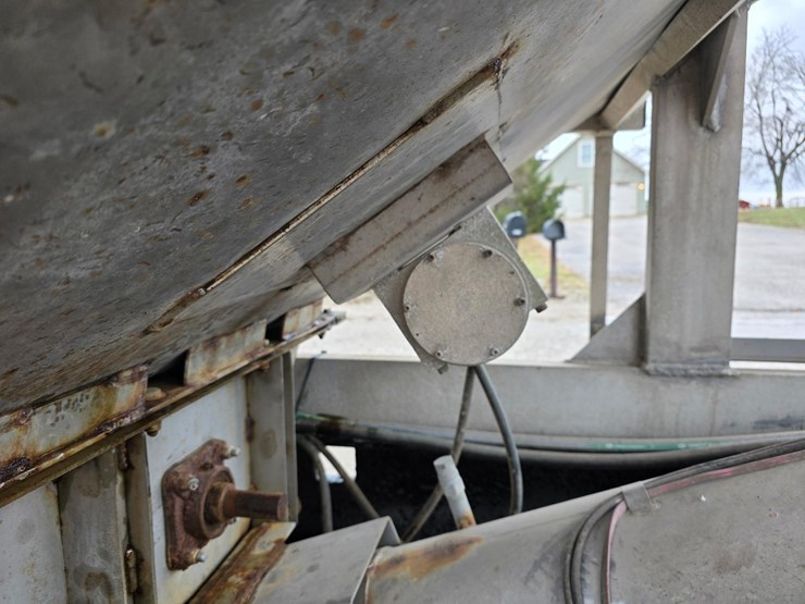 freshly-refurbished!-2016-kbh-fertilizer-tender-trailer---isuzu-diesel-image-21