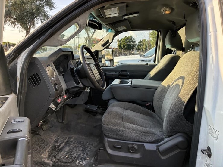 2011-ford-f550-image-10