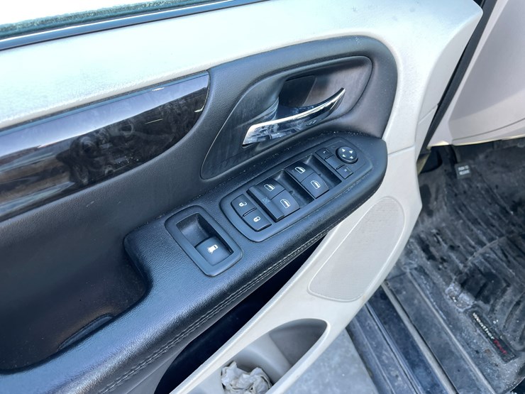 2013-dodge-grand-caravan-image-28