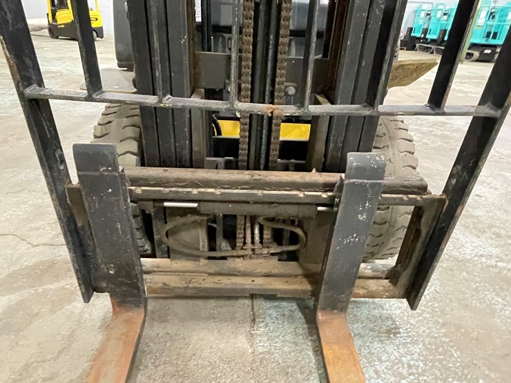 #168-•-2015-komatsu-25-propane-forklift-image-11