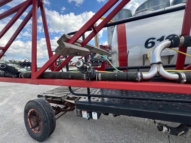 case-610-sprayer-system-2000-gallons-image-58