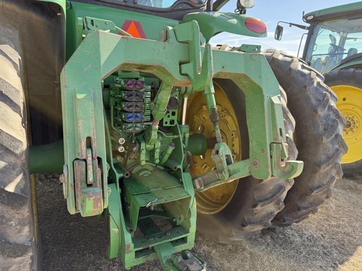 john-deere-8235r-image-10