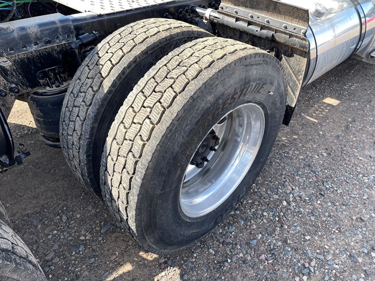 #1460-•-2022-freightliner-truck-tractor-(has-mn-title)-image-13