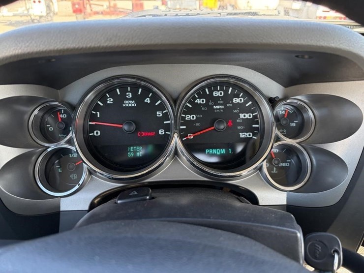 2011-chevrolet-3500-image-16