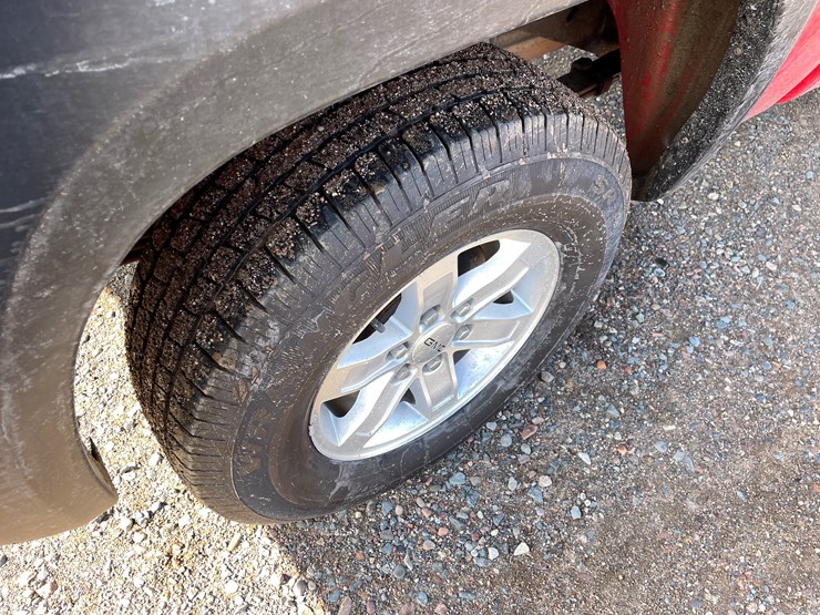 #1525-•-2012-gmc-sierra-sle-pickup-truck-(has-mn-title)-image-15