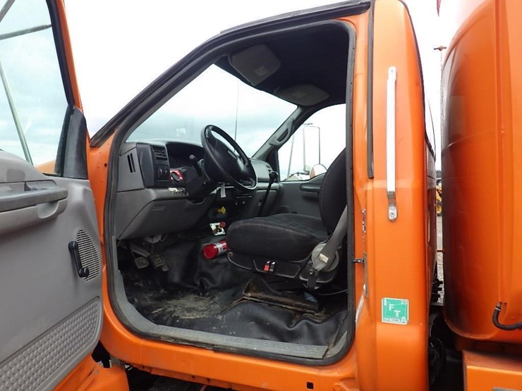 2004-ford-f650-image-37