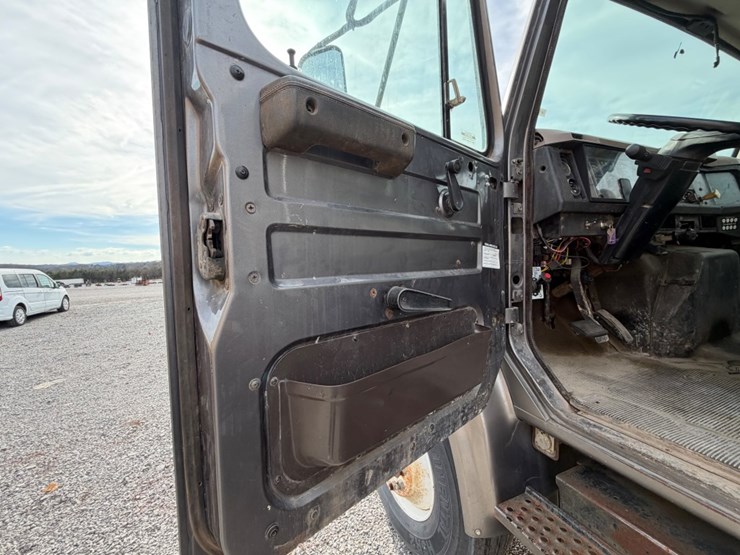 1996-international-4700-image-6