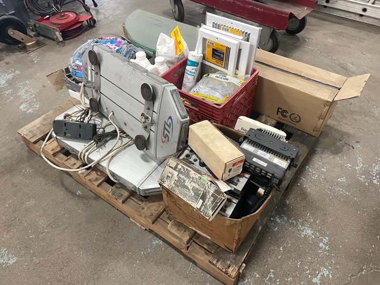 #7657-•-assorted-shop-items-and-supplies-image-1