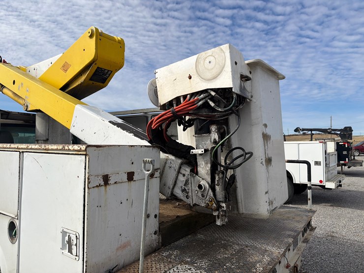 2013-chevrolet-3500-image-7