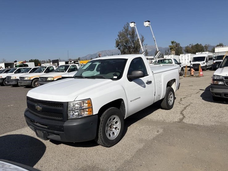 2011-chevrolet-1500-image-1
