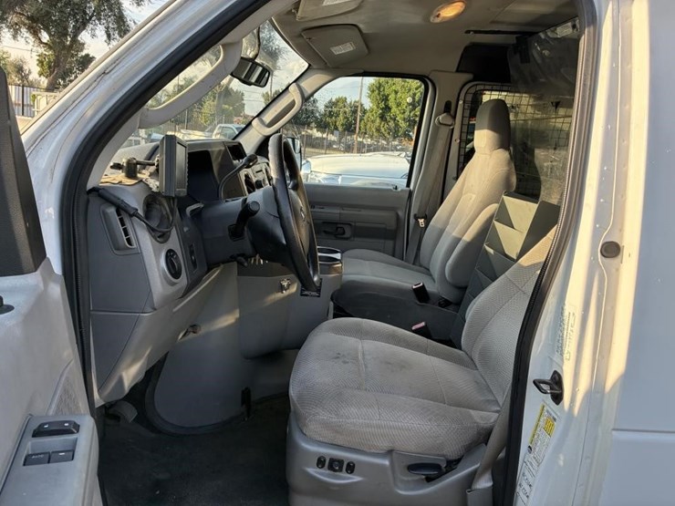 2010-ford-e350-image-11