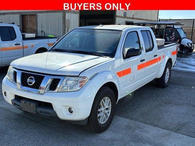 2018-nissan-frontier-sv-image-1