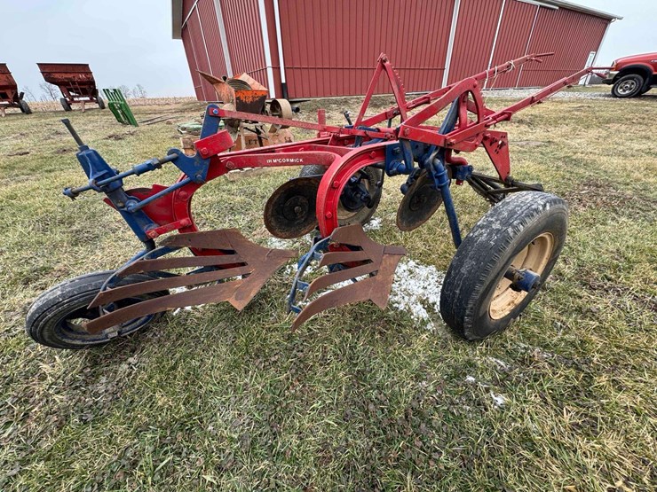 mccormick-little-genius-2-bottom-plow-image-5