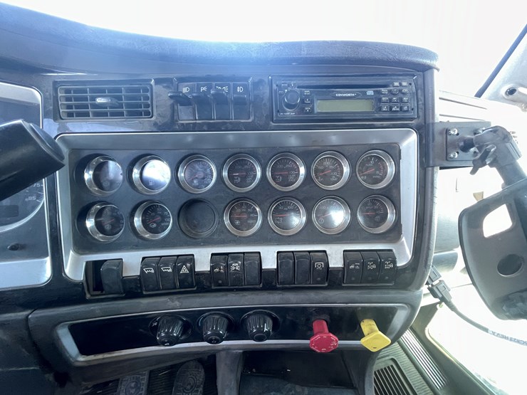 2006-kenworth-t800-image-41