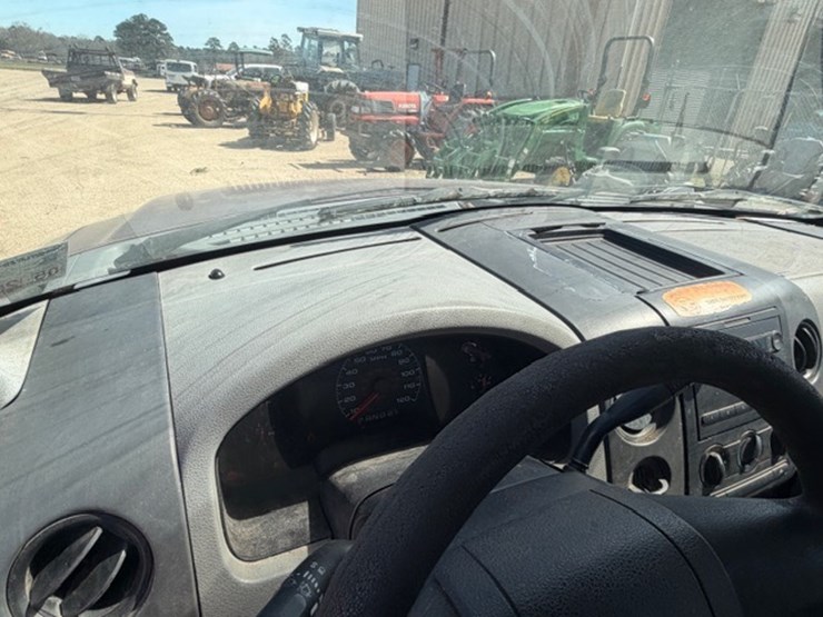 2005-ford-f150-xl-image-35