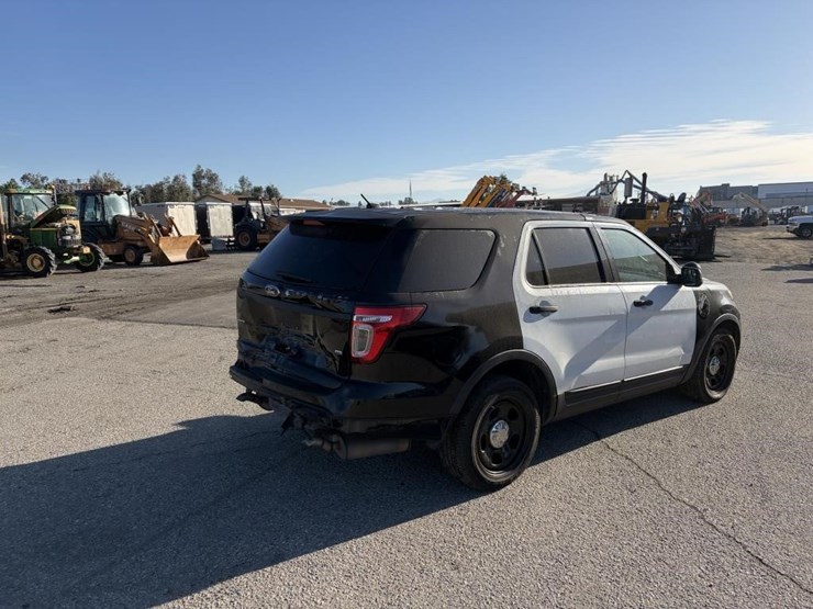 2015-ford-explorer-image-3