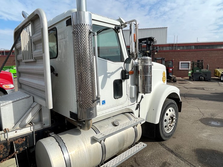 2000-international-9900-image-51