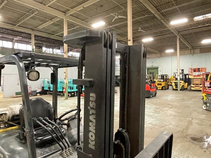 #168-•-2015-komatsu-25-propane-forklift-image-26