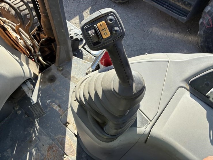 2019-case-580sn-image-27