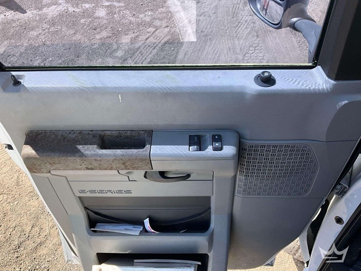 2012-ford-e350-image-11