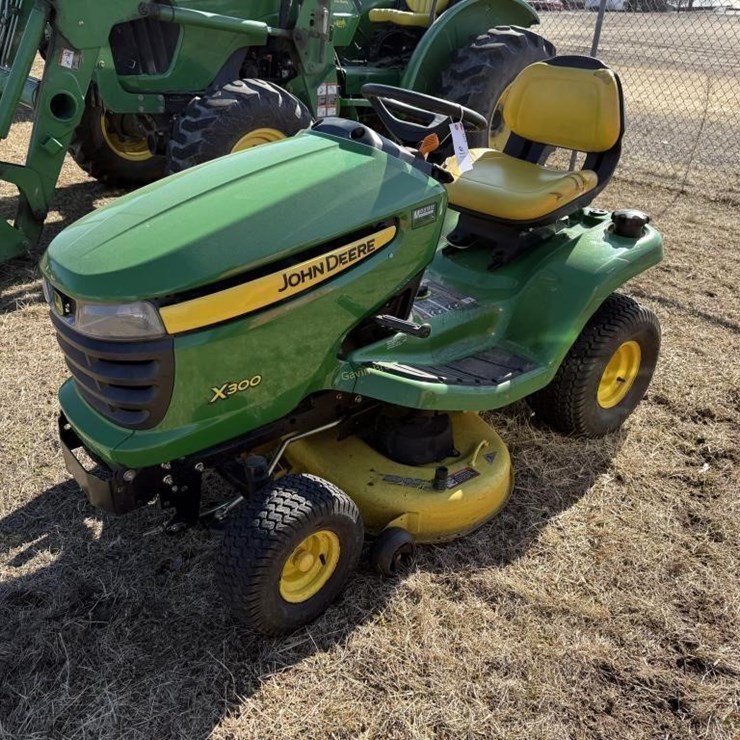 JOHN DEERE X300