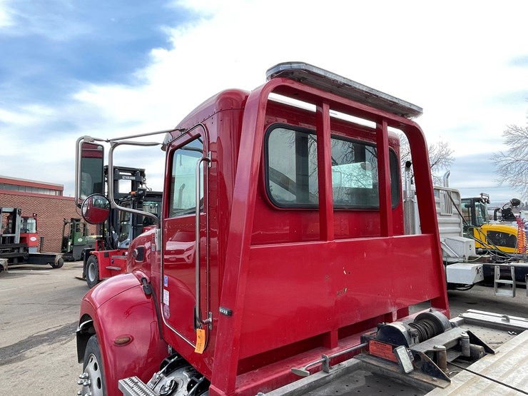 2018-peterbilt-337-image-15