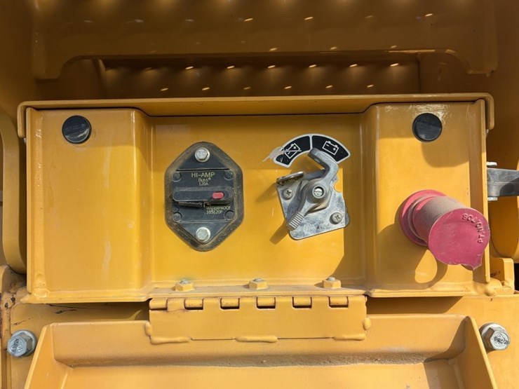 2019-deere-624l-image-13