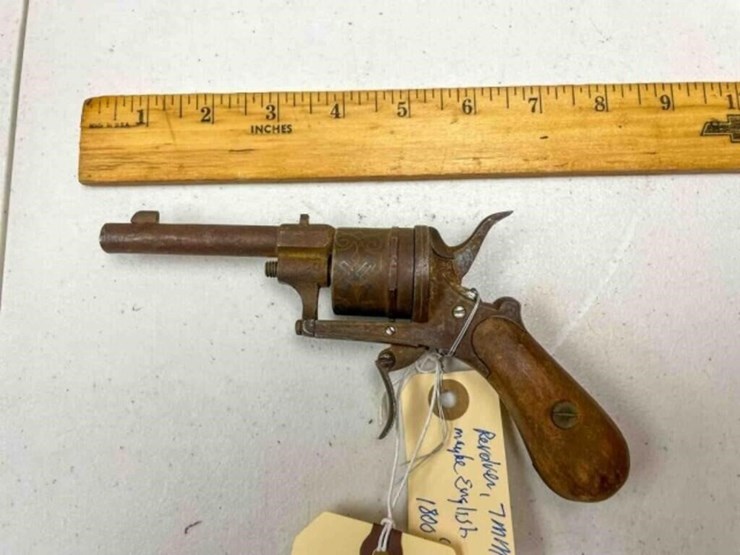 vintage-revolver-image-1