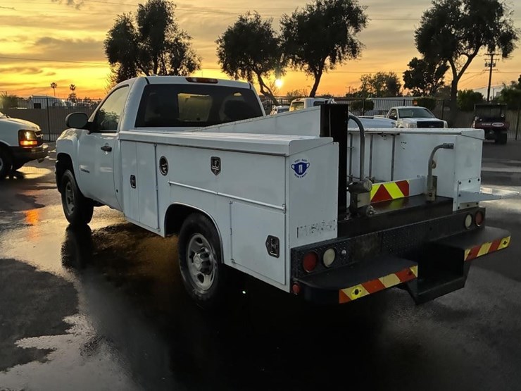 2010-chevrolet-2500hd-image-4