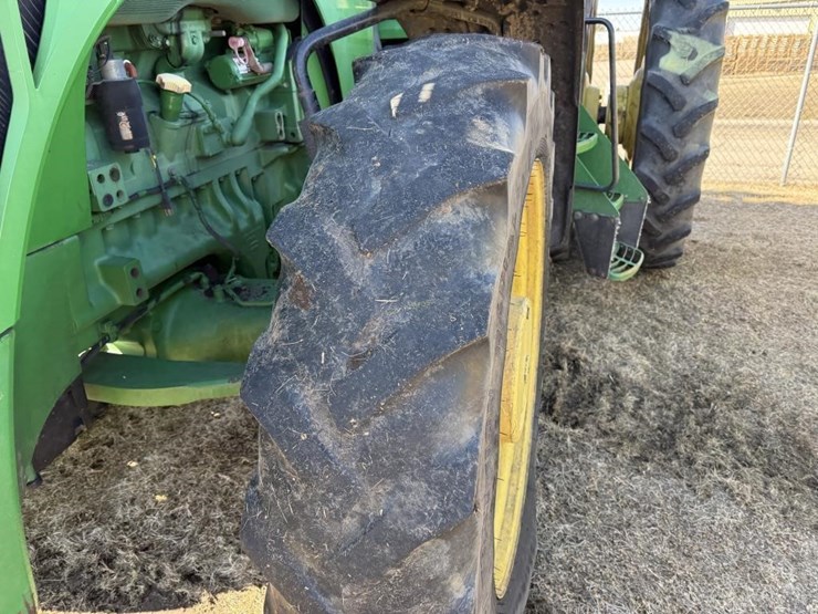 john-deere-8235r-image-5