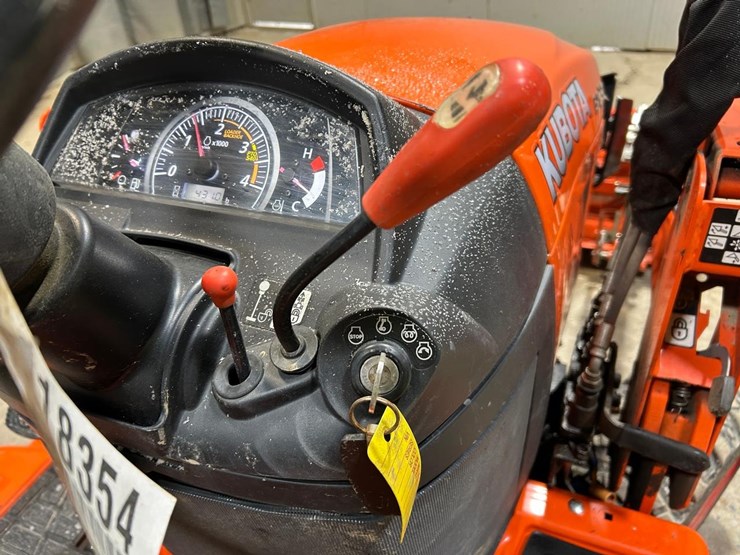 2019-kubota-bx2380-image-27