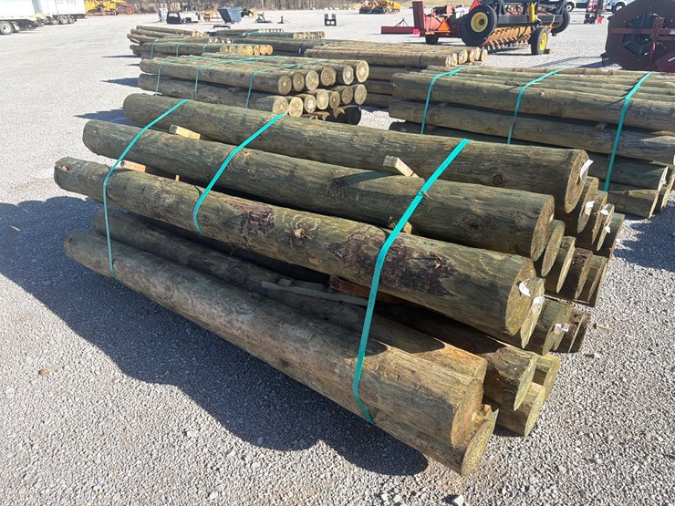 #23746-•-bundle-of-(28)-wooden-posts-image-1