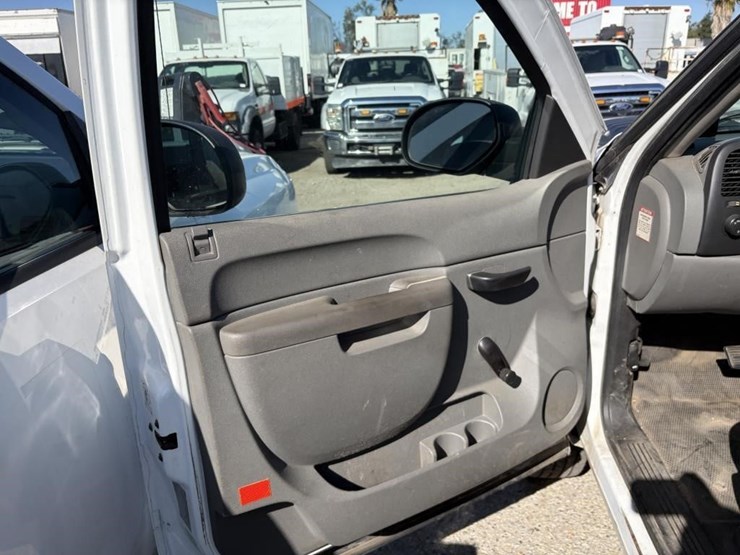 2011-chevrolet-2500-image-8