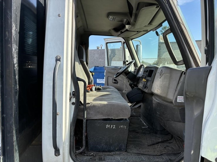 2012-international-durastar-4300-image-9