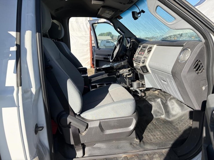 2014-ford-f550-image-11