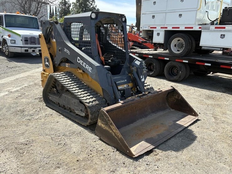 2021-deere-317g-image-2