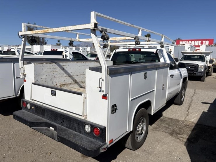 2016-chevrolet-2500-image-3